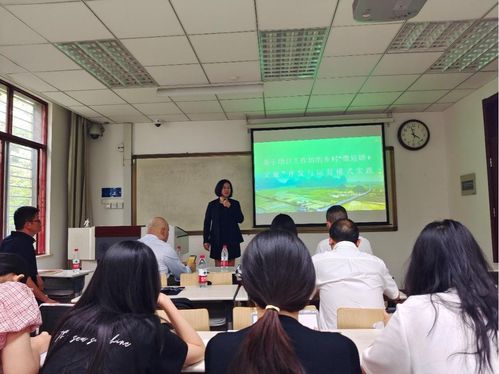 新媒體學院舉辦“創新點燃青春，創業領航卓越”主題培訓活動